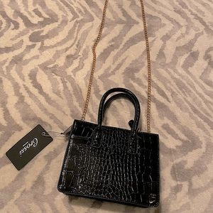 Crossbody handbag! Color Black
